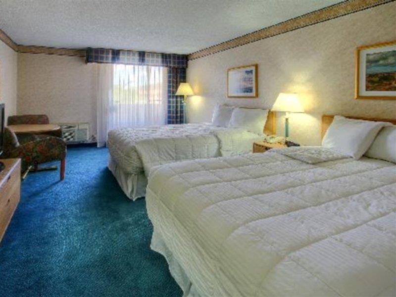 Ramada By Wyndham Albuquerque Midtown Hotel Buitenkant foto