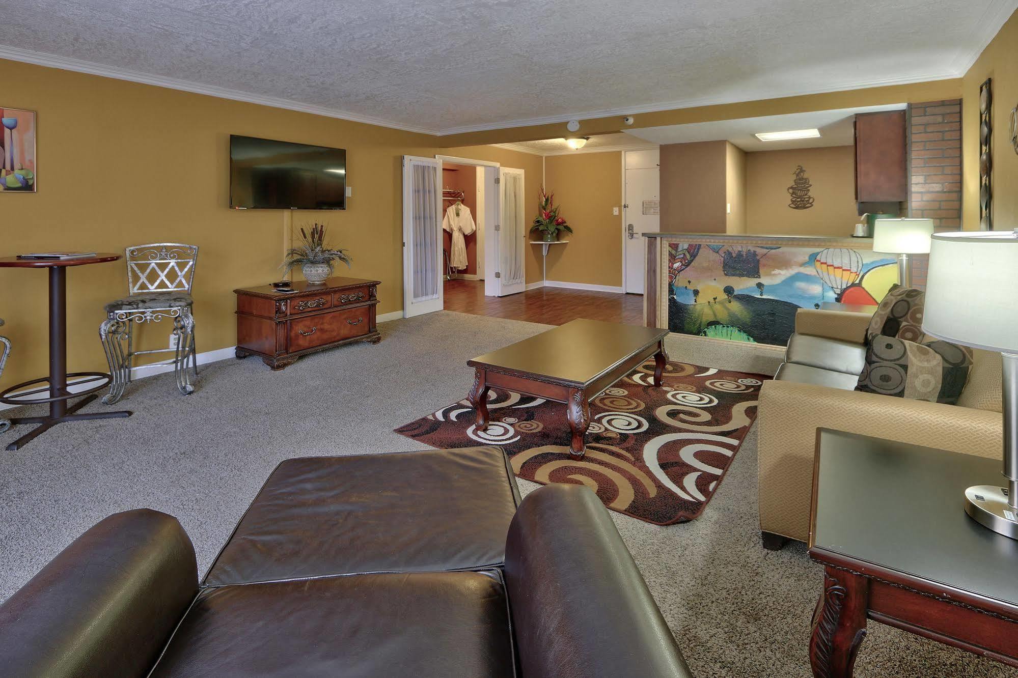 Ramada By Wyndham Albuquerque Midtown Hotel Buitenkant foto