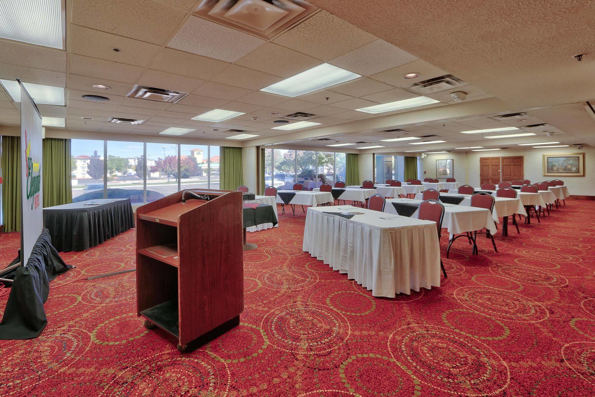 Ramada By Wyndham Albuquerque Midtown Hotel Buitenkant foto